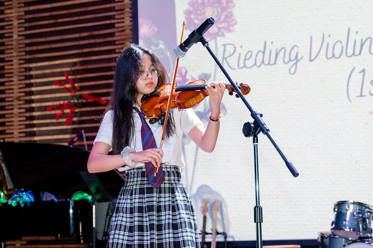 “Riedling Concerto in B minor (1st Mov)” – A duet from An Le & Khoi from Year 10. An Le shared that what she liked best was the satisfying feeling of independence and being in control of her music that the concert provided her.