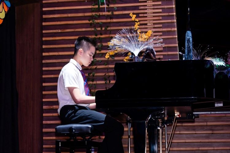“Riedling Concerto in B minor (1st Mov)” – A duet from An Le & Khoi from Year 10. “To prepare for the concert, I arrived at school early in the mornings to practice this piano piece. The school’s excellent grand piano was perfect to play on,” Khoi said.
