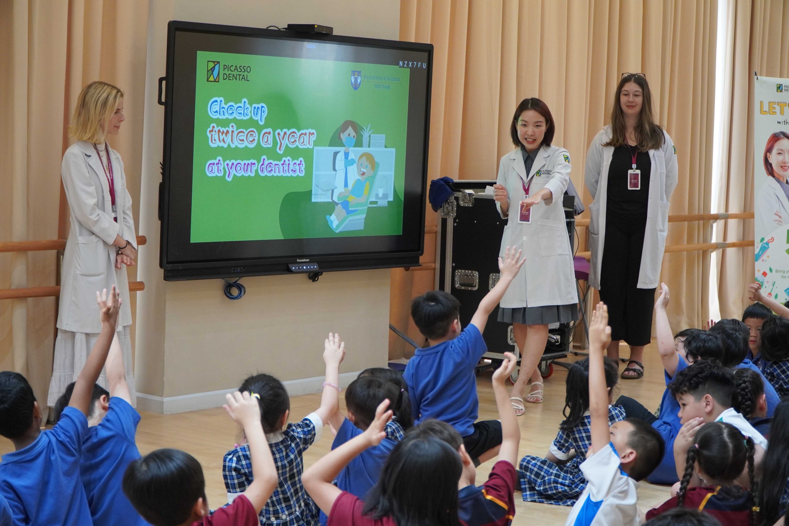 Pupils actively participated in answering the doctor’s questions to learn proper dental care